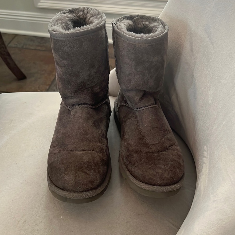 GRAY UGGS- size 8